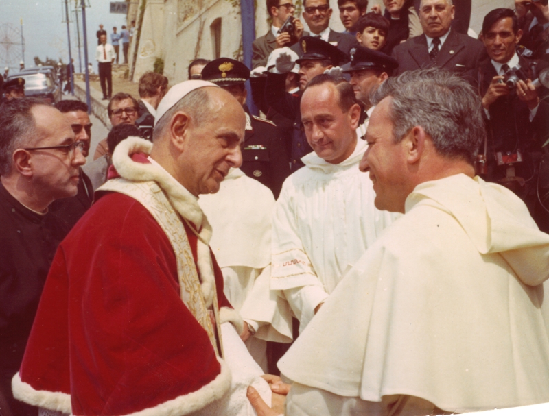 Papa Paolo VI a Bonaria I Padri Mercedari accolgono Papa Paolo VI in occasione della sua visita del 24 aprile 1970