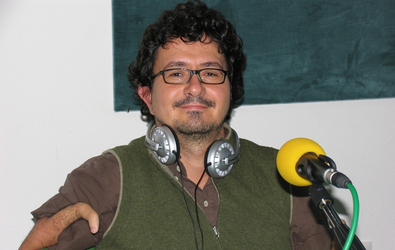 Giambattista di Caro negli studi di Radio Bonaria